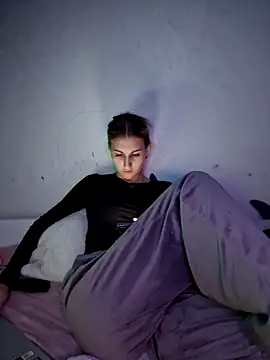 carolinakis  online show from 4, 3, 2026