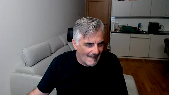 Snapshot of Buidapest chatting on 17, 11, 2025 Buidapest online show from 17, 11, 2025