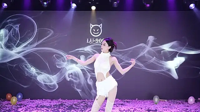 LU-909 online show from 5, 12, 2025