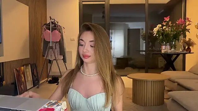 Jolienne online show from 12, 3, 2026