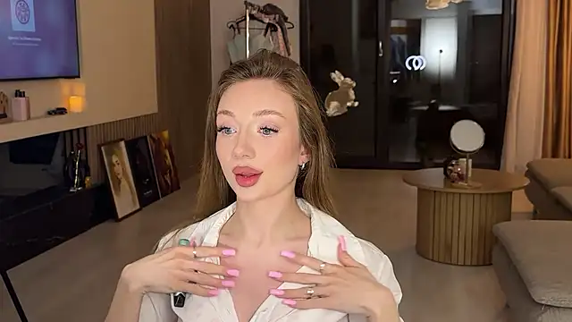 Snapshot of Jolienne chatting on 4, 6, 2026 Jolienne online show from 4, 6, 2026