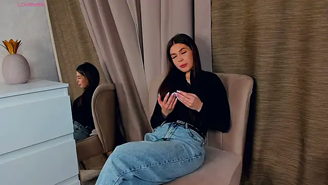 Snapshot of AnetteGamrath chatting on 18, 11, 2025 AnetteGamrath online show from 18, 11, 2025