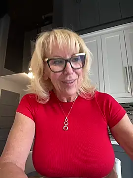 Snapshot of FitCougar chatting on 22, 3, 2025 FitCougar online show from 22, 3, 2025