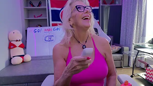 Snapshot of FitCougar chatting on 8, 5, 2026 FitCougar online show from 8, 5, 2026
