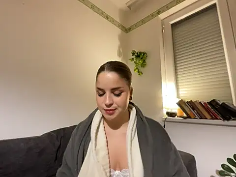 Snapshot of BBoglarka chatting on 26, 11, 2025 BBoglarka online show from 26, 11, 2025