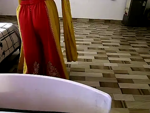 raveena hot online show from 9, 5, 2026