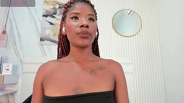 Snapshot of Afro_Luna chatting on 15, 12, 2025 Afro Luna online show from 15, 12, 2025