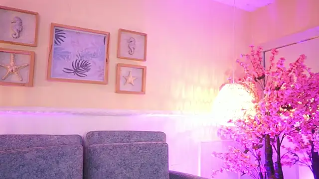 MeganLowell online show from 28, 2, 2026