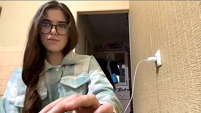 Snapshot of macanmercedes chatting on 29, 11, 2025 macanmercedes online show from 29, 11, 2025