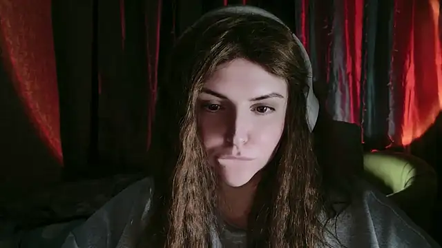 Snapshot of DaraSecret chatting on 18, 11, 2025 DaraSecret online show from 18, 11, 2025