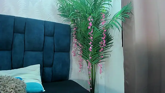 Snapshot of Holly_Sly chatting on 24, 11, 2025 Holly Sly online show from 24, 11, 2025