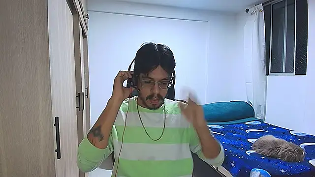 Snapshot of naitt_ chatting on 18, 12, 2025 naitt online show from 18, 12, 2025