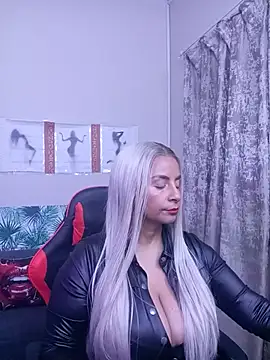 Snapshot of LaReineCleo chatting on 29, 6, 2026 LaReineCleo online show from 29, 6, 2026