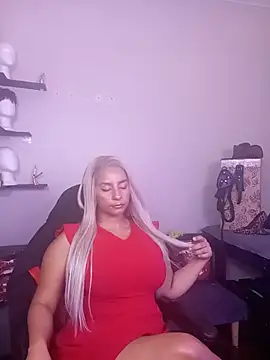 Snapshot of LaReineCleo chatting on 16, 7, 2026 LaReineCleo online show from 16, 7, 2026