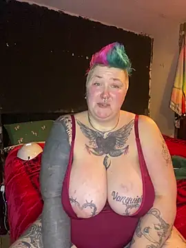 DamagedGoddessX online show from 26, 11, 2025