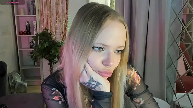 Snapshot of lucy_loy chatting on 18, 1, 2026 lucy loy online show from 18, 1, 2026