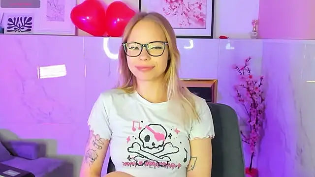 Snapshot of lucy_loy chatting on 6, 2, 2026 lucy loy online show from 6, 2, 2026