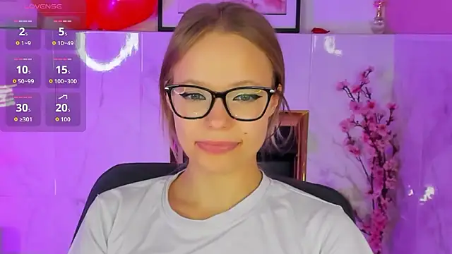 Snapshot of lucy_loy chatting on 7, 2, 2026 lucy loy online show from 7, 2, 2026