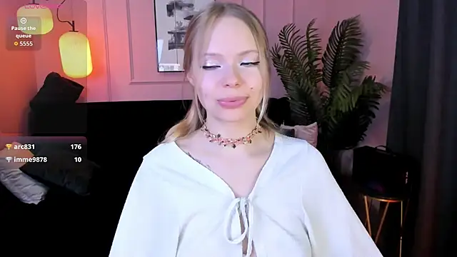 lucy loy online show from 25, 4, 2026