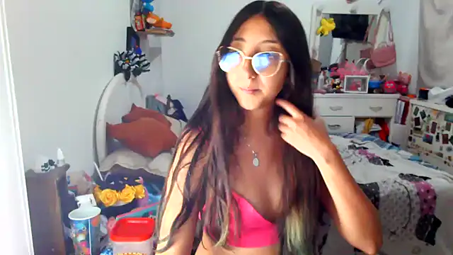 Snapshot of Nanylux chatting on 24, 11, 2025 Nanylux online show from 24, 11, 2025