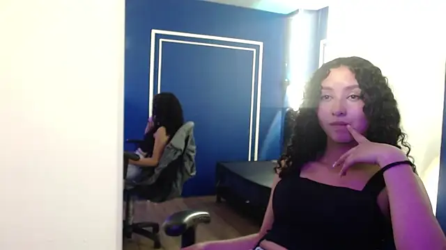 Snapshot of pettymoon1 chatting on 24, 11, 2025 pettymoon1 online show from 24, 11, 2025