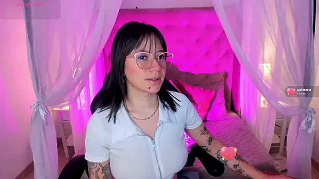 Snapshot of Annie_Petters chatting on 17, 6, 2026 Annie Petters online show from 17, 6, 2026