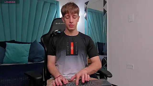 Snapshot of Ostin_Saints chatting on 28, 11, 2025 Ostin Saints online show from 28, 11, 2025