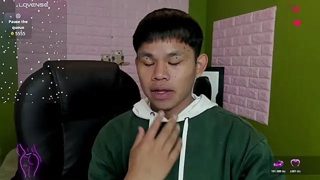 Snapshot of tommy_cherry_ chatting on 28, 11, 2025 tommy cherry online show from 28, 11, 2025