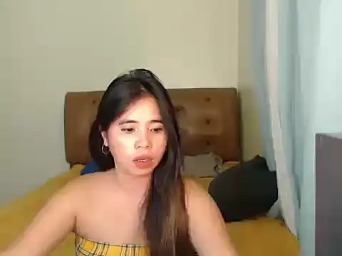 Snapshot of prettyELLE chatting on 4, 4, 2026 prettyELLE online show from 4, 4, 2026