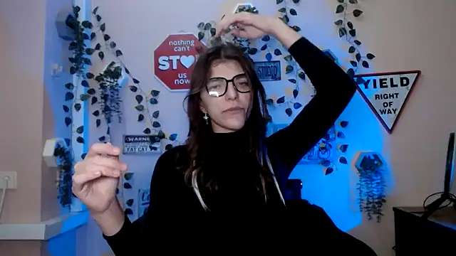 Snapshot of Sweeet_Emilyy chatting on 2, 12, 2025 Sweeet Emilyy online show from 2, 12, 2025