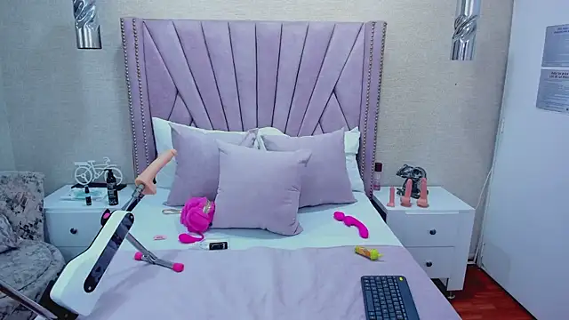 Snapshot of ViolettFrosst chatting on 20, 11, 2025 ViolettFrosst online show from 20, 11, 2025