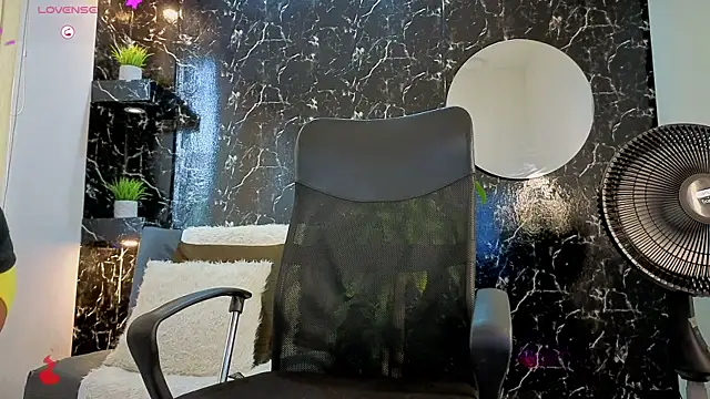 Snapshot of thomas_scot1 chatting on 29, 11, 2025 thomas scot1 online show from 29, 11, 2025