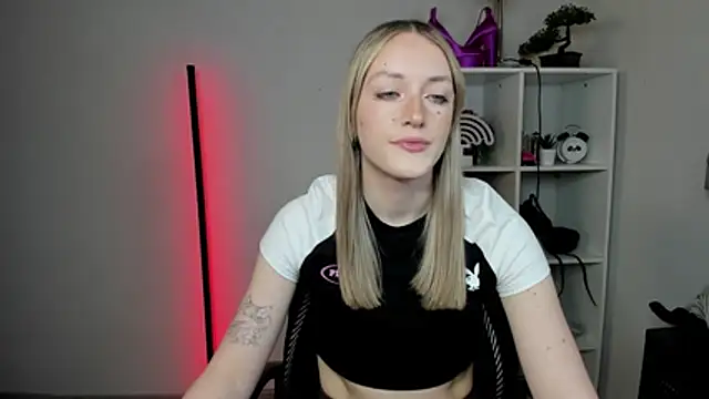 EvelynBlond online show from 10, 3, 2026