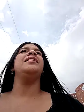 Layla-daring online show from 10, 3, 2026