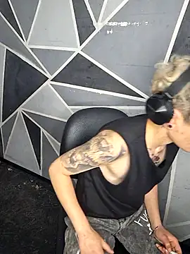 Snapshot of megan_NL chatting on 1, 2, 2026 megan NL online show from 1, 2, 2026