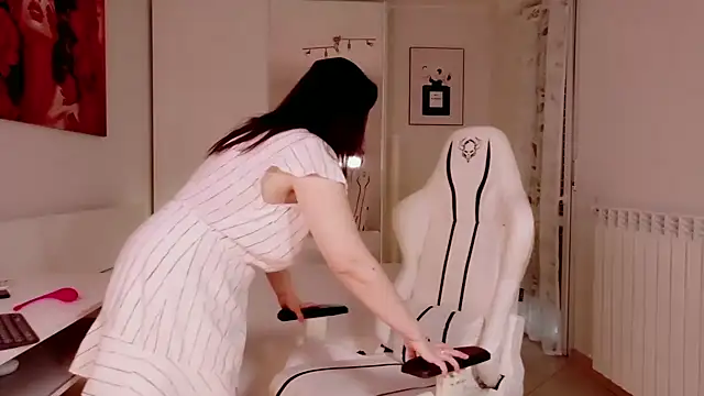 Snapshot of FlirtyFox_ chatting on 1, 2, 2026 FlirtyFox online show from 1, 2, 2026