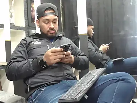 Snapshot of Liam_hairy chatting on 4, 12, 2025 Liam hairy online show from 4, 12, 2025