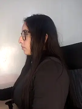 kira-stormm online show from 25, 5, 2026