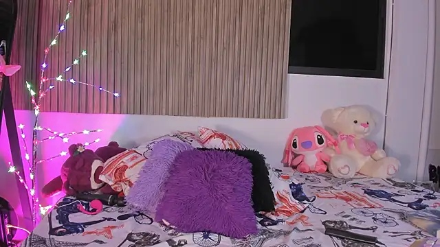 Hayley-Fox online show from 4, 2, 2026