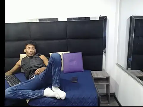 Straight latinX online show from 30, 11, 2025