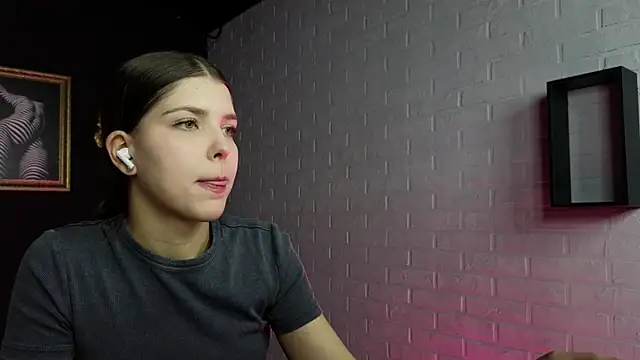 Snapshot of Sierra_Maddison chatting on 4, 12, 2025 Sierra Maddison online show from 4, 12, 2025