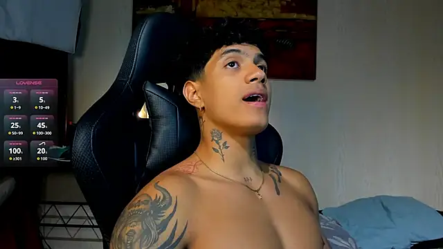 Snapshot of aress_damon chatting on 25, 11, 2025 aress damon online show from 25, 11, 2025