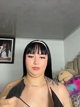 Snapshot of emily_acorn chatting on 27, 4, 2026 emily acorn online show from 27, 4, 2026