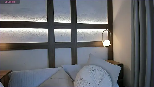 SarhaVega online show from 5, 12, 2025