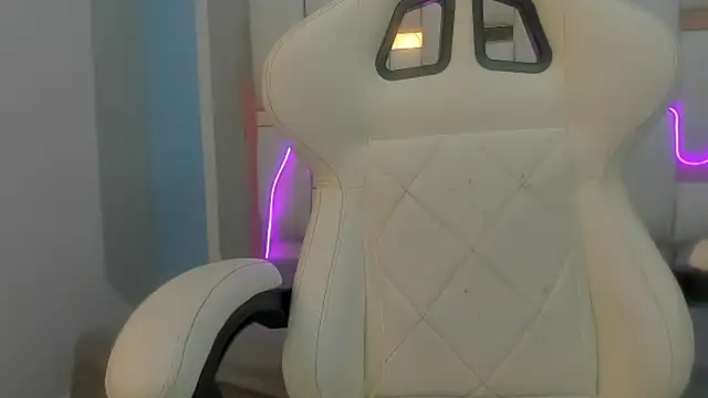 mask red girl online show from 4, 2, 2026