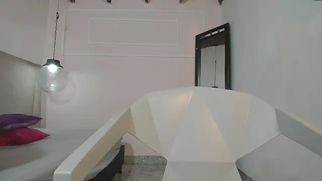 Izelevans online show from 5, 4, 2026