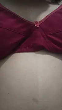 SameeraReddy19 online show from 13, 4, 2026