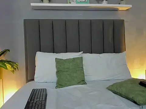 lindaa natashaa  online show from 22, 11, 2025