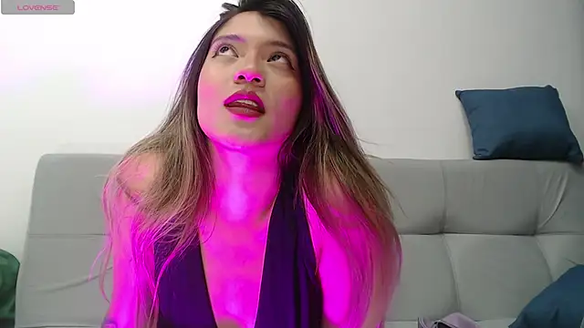 hanna  jones7 online show from 20, 12, 2025