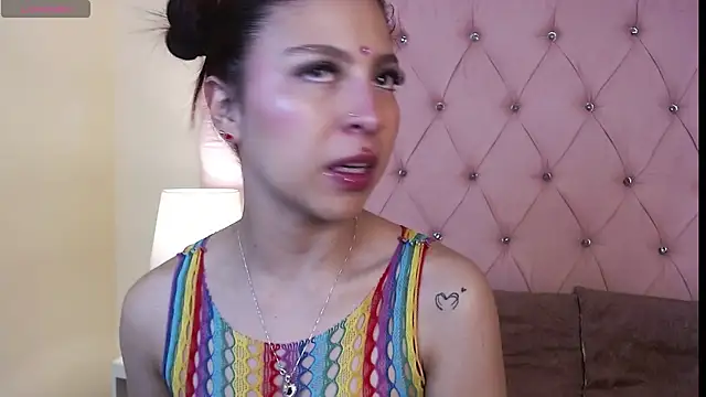 Hillary Thomson online show from 24, 11, 2025